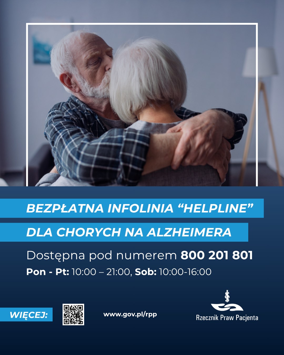 Na grafice zdjęcie pary obejmujących się starszych osób; w dolnej części logotyp RPP, adres strony www.gov.pl/rpp oraz kor QR prowadzący do tej strony; w środkowej części napisy "Bezpłatna infolinia 'Helpline' dla chorujących na Alzheimera. Dostępna pod numerem 800 201 801 pon-pt: 10:00-21:00, sob: 10:00-16:00"